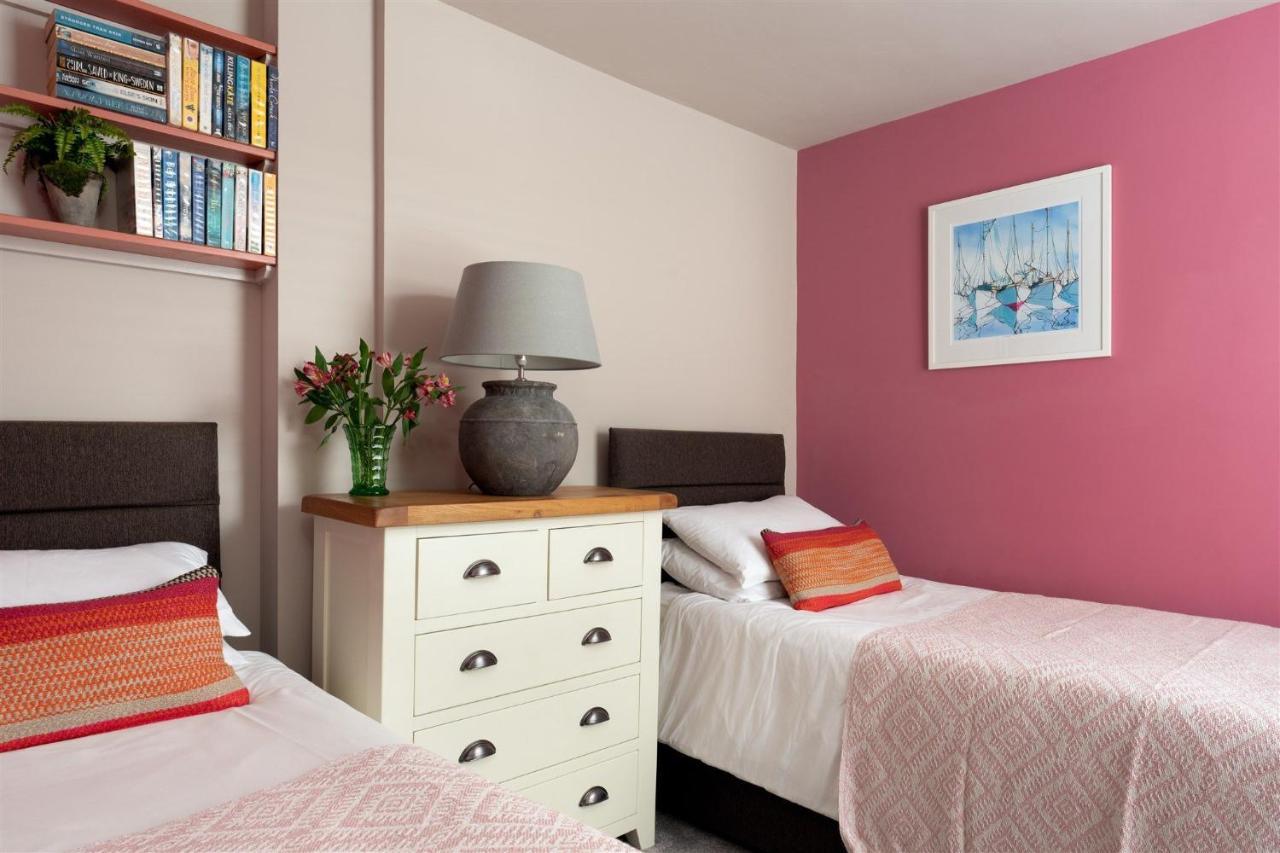 Gulls Rest - Charming Cottage In The Heart Of Historic ダートマス エクステリア 写真